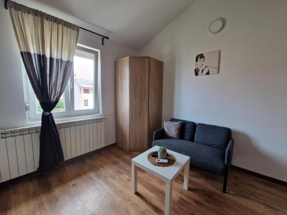Apartments Luigi 乌马格 外观 照片