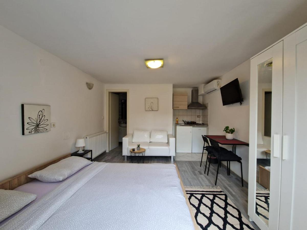 Apartments Luigi 乌马格 外观 照片