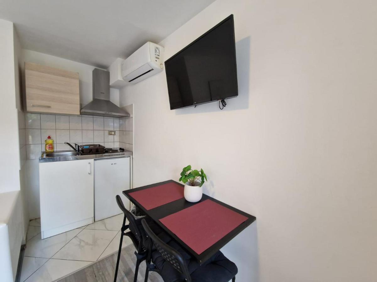 Apartments Luigi 乌马格 外观 照片