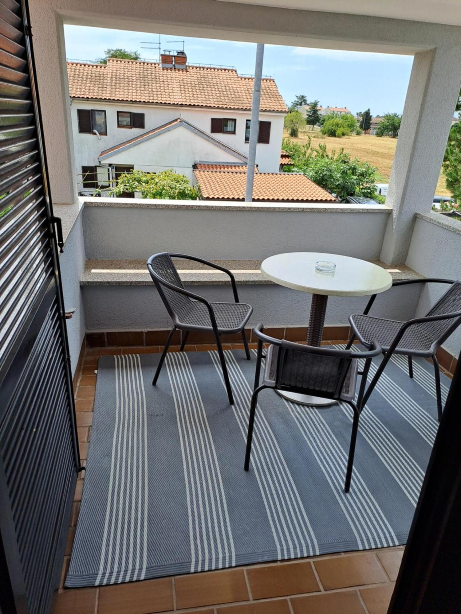 Apartments Luigi 乌马格 客房 照片